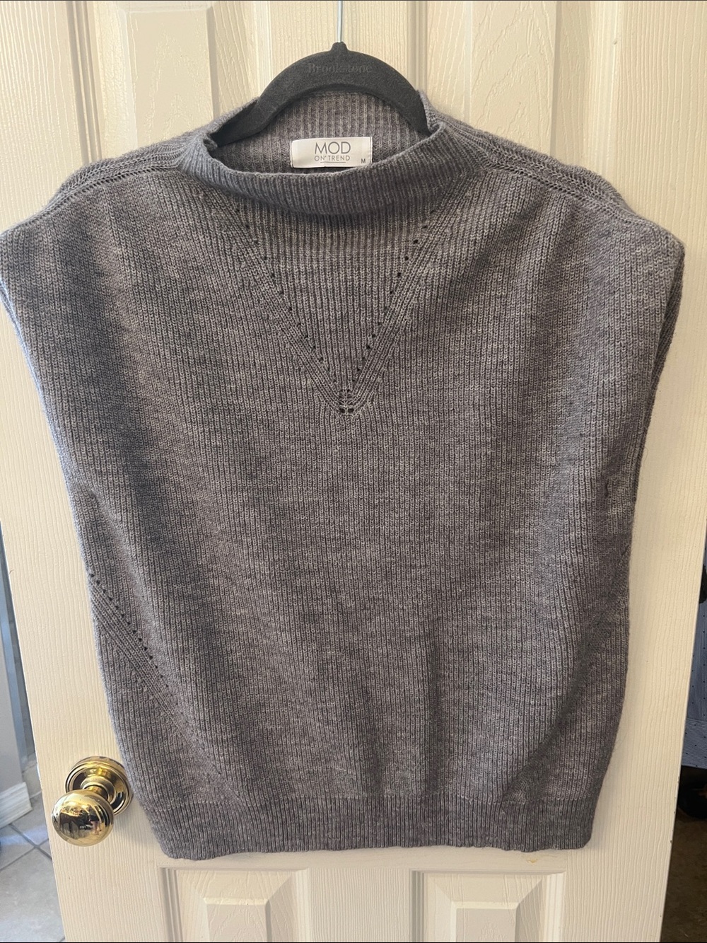 MOD Studio Gray Knit Sleeveless Sweater Vest